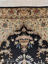Charger l'image dans la galerie, TAPIS GHOM soie tissé main n°18582_117×78
