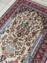 Charger l'image dans la galerie, Tapis Ispahan tissé main n°16020_137×101
