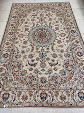 Charger l&#39;image dans la galerie, Tapis Nain Chichla fait main n°16419_252×162
