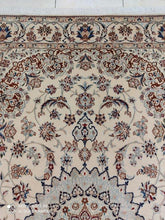 Charger l&#39;image dans la galerie, Tapis Nain Chichla fait main n°16419_252×162
