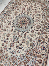 Charger l&#39;image dans la galerie, Tapis Nain Chichla fait main n°16419_252×162
