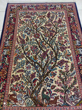 Charger l'image dans la galerie, Tapis Ghom Arbre de Vie fait main n°2223_203×138
