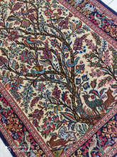 Charger l'image dans la galerie, Tapis Ghom Arbre de Vie fait main n°2223_203×138
