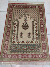 Charger l'image dans la galerie, Tapis Ghom soie noué main n°16904_111×76
