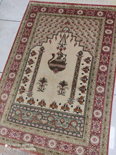 Charger l'image dans la galerie, Tapis Ghom soie noué main n°16904_111×76
