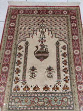 Charger l'image dans la galerie, Tapis Ghom soie noué main n°16904_111×76

