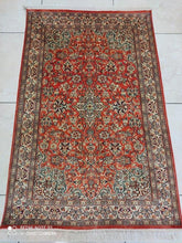 Charger l'image dans la galerie, Tapis Cachemire soie noué main n°60_120×78
