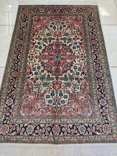 Charger l'image dans la galerie, Tapis Cachemire soie noué main n°8_127×81
