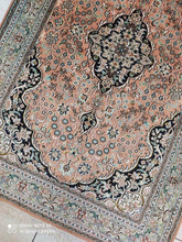 Charger l'image dans la galerie, Tapis Cachemire soie tissé main n°34_150×99
