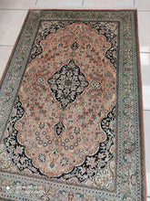Charger l'image dans la galerie, Tapis Cachemire soie tissé main n°34_150×99

