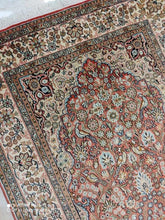 Charger l'image dans la galerie, Tapis Cachemire soie noué main n°33_156×91
