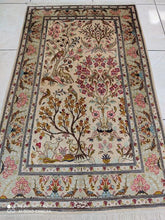 Charger l'image dans la galerie, Tapis Ghom soie noué main n°18581_118×78
