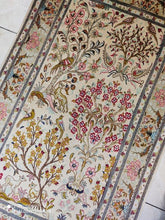 Charger l'image dans la galerie, Tapis Ghom soie noué main n°18581_118×78

