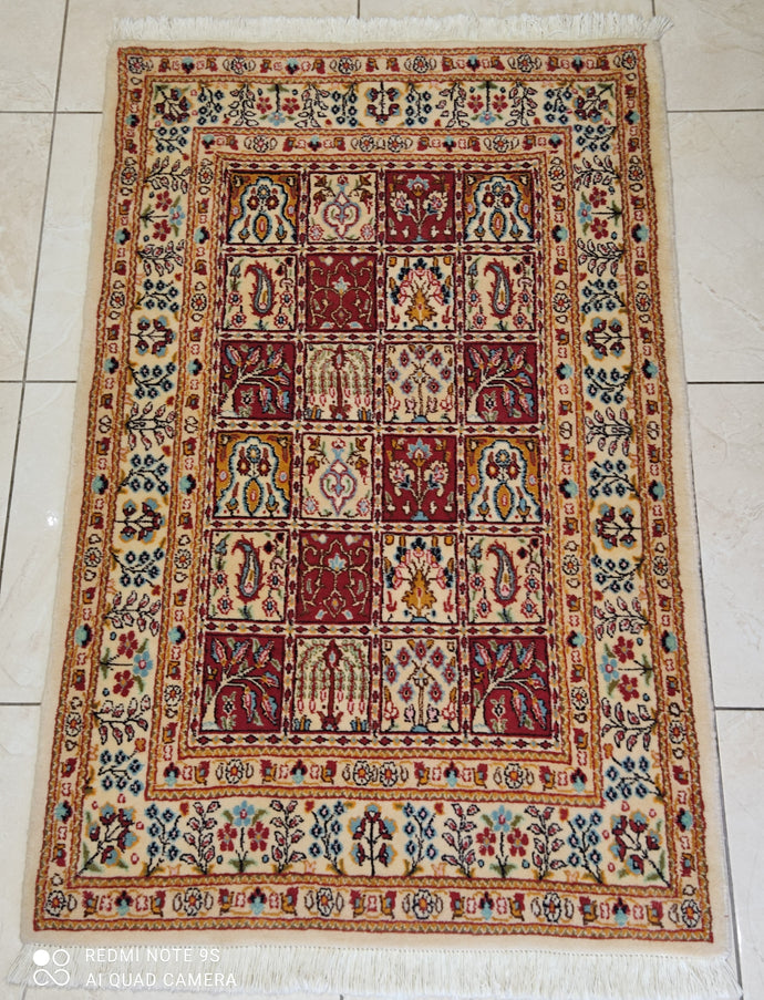 Tapis Moud 4 saisons noué main n°19081_133×80