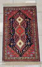 Charger l&#39;image dans la galerie, Tapis Yalameh noué main n°17984_102×64
