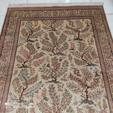 Charger l'image dans la galerie, Tapis Ghom soie fait main n°11713_193×132
