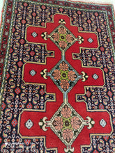 Charger l&#39;image dans la galerie, Tapis Kurdistan fait main n°10347_108×74
